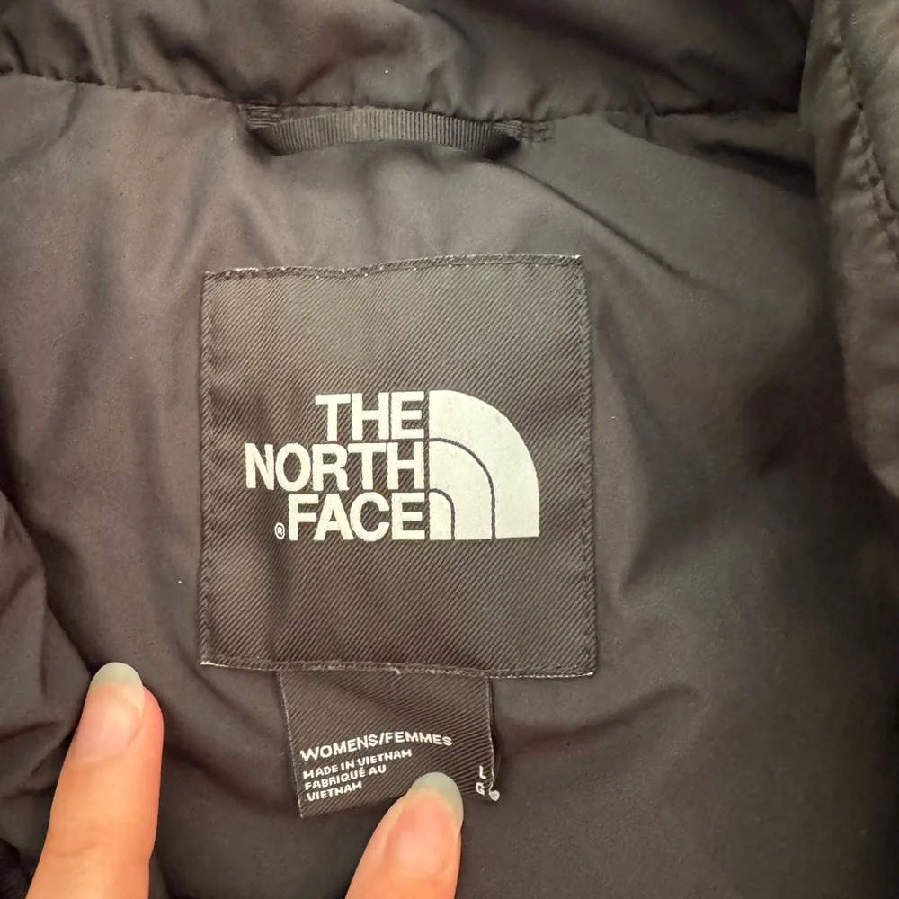The north face black puffer vest - Picture 3 of 4